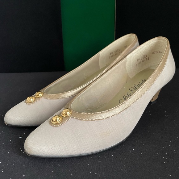 60’s Linen Texture Warm gray and champagne Heels - Picture 1 of 5